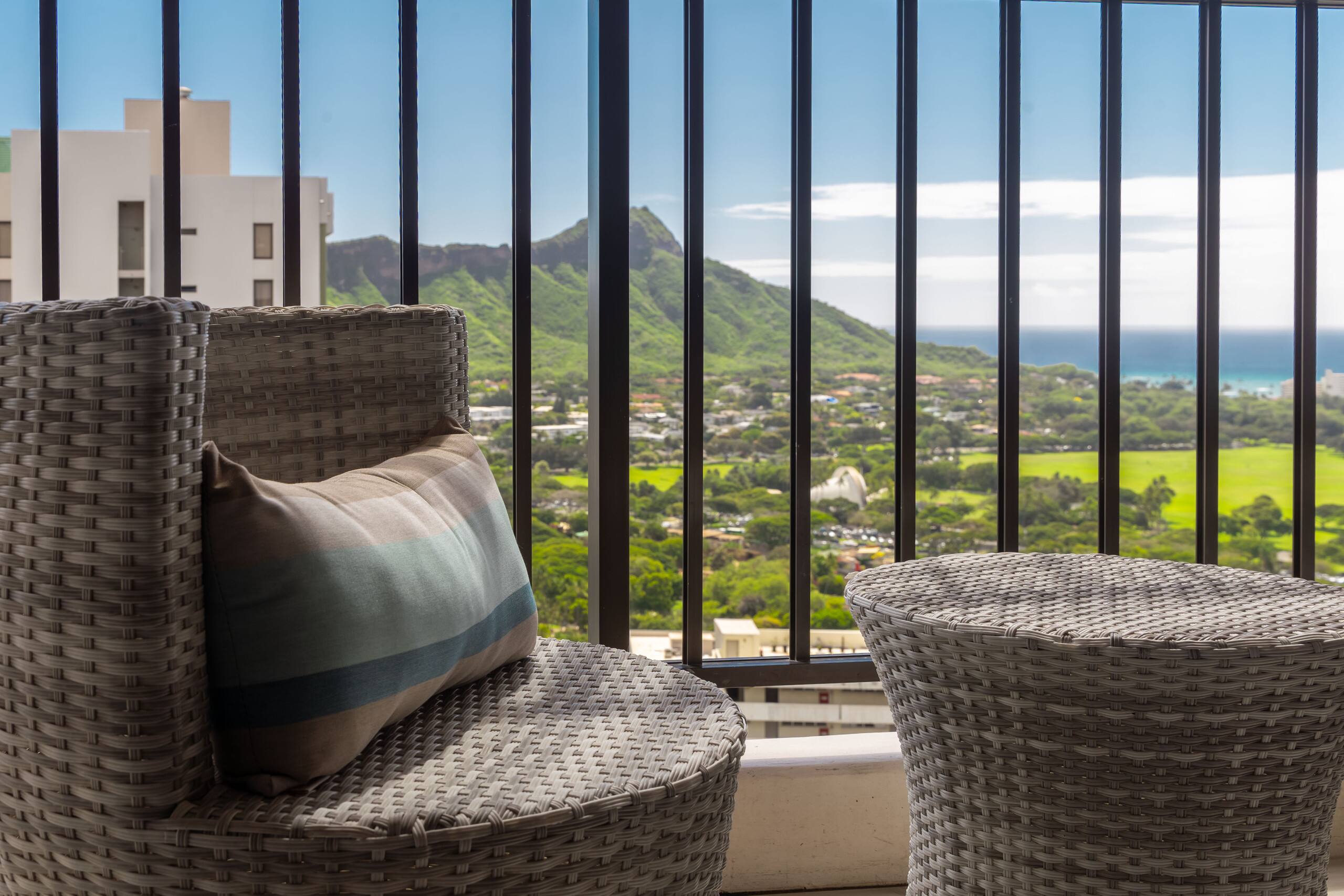 Condo in Honolulu · ★4.75 · 1 bedroom · 3 beds · 1 private bath - Image 49