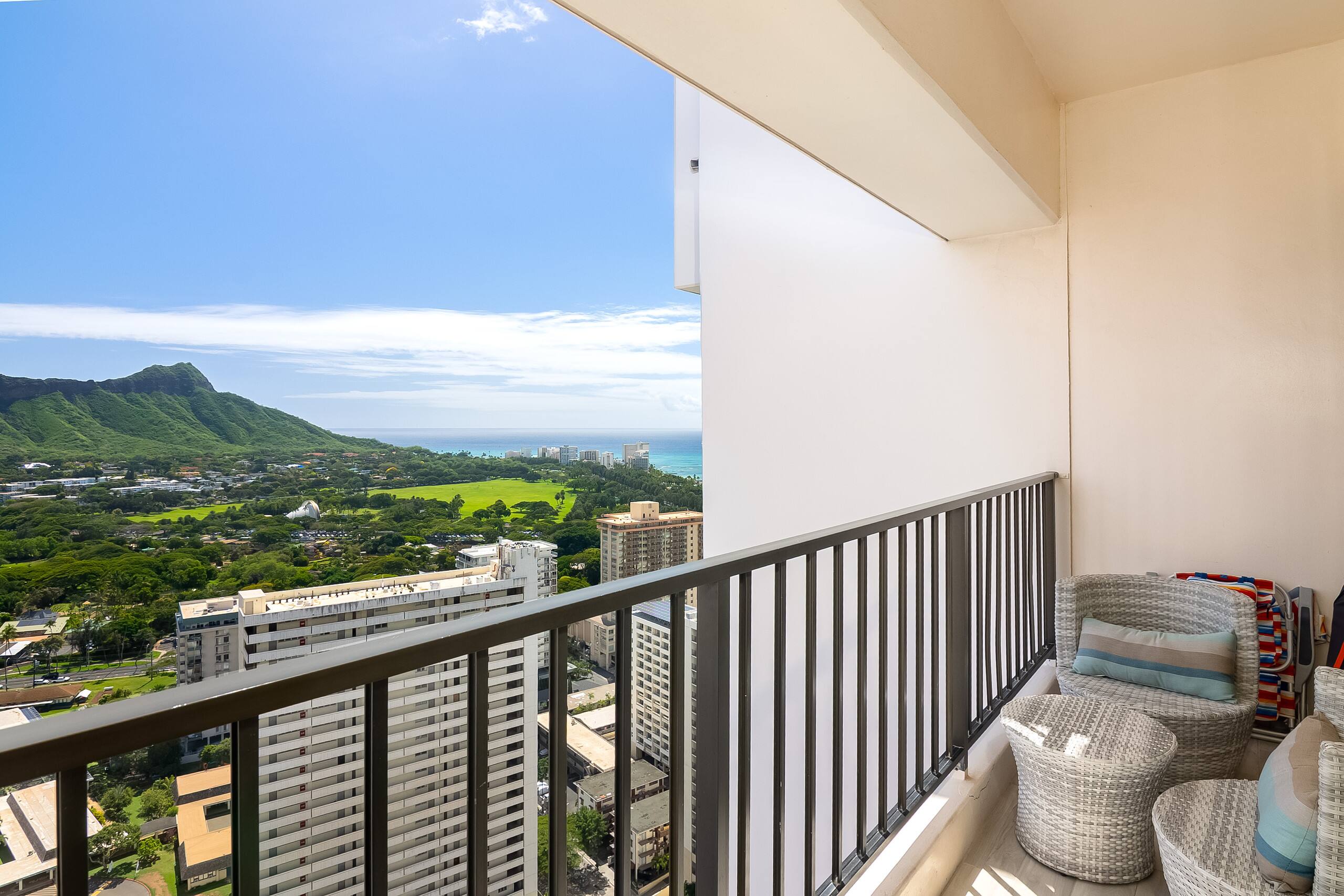 Condo in Honolulu · ★4.75 · 1 bedroom · 3 beds · 1 private bath - Image 46