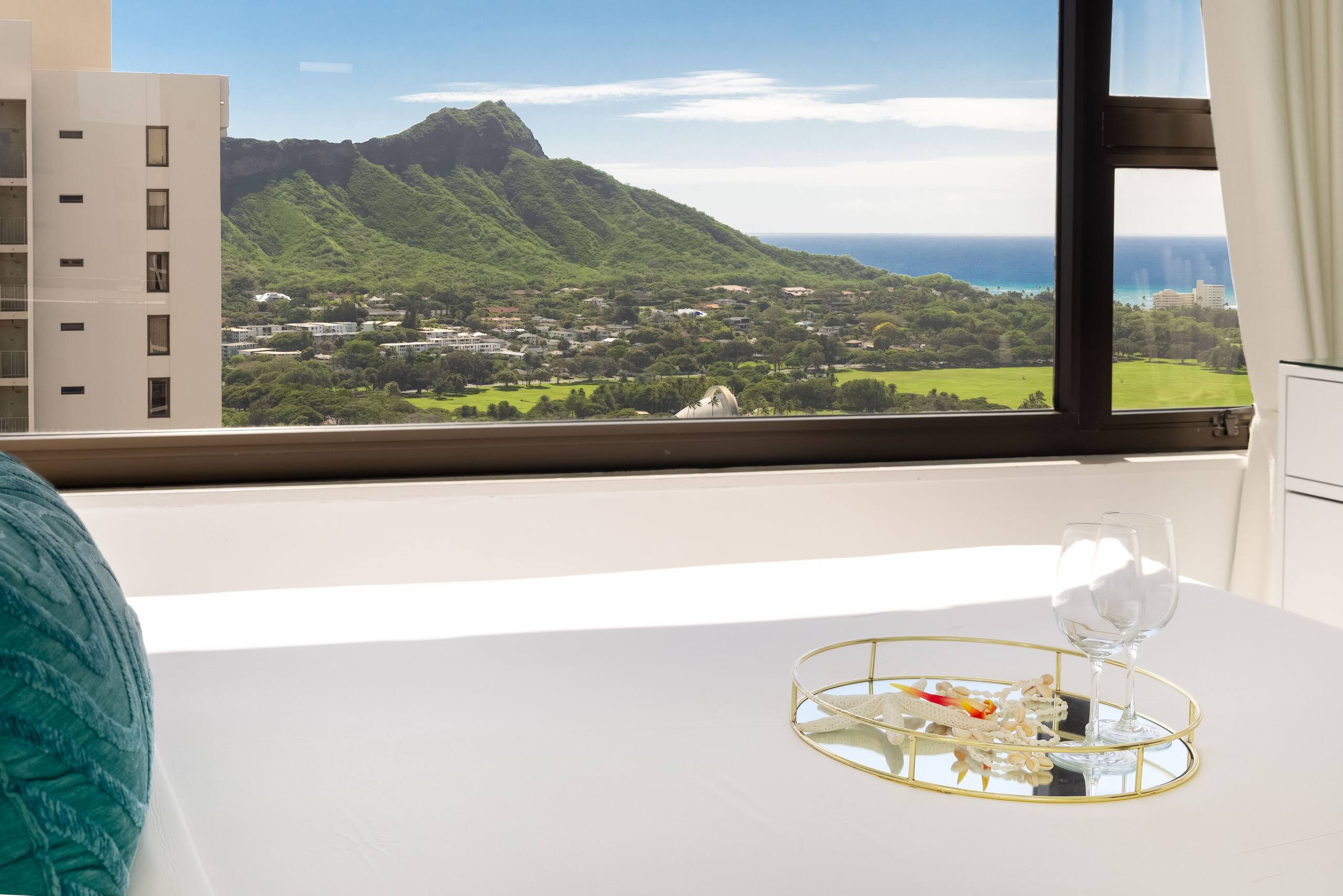 Condo in Honolulu · ★4.75 · 1 bedroom · 3 beds · 1 private bath - Image 9