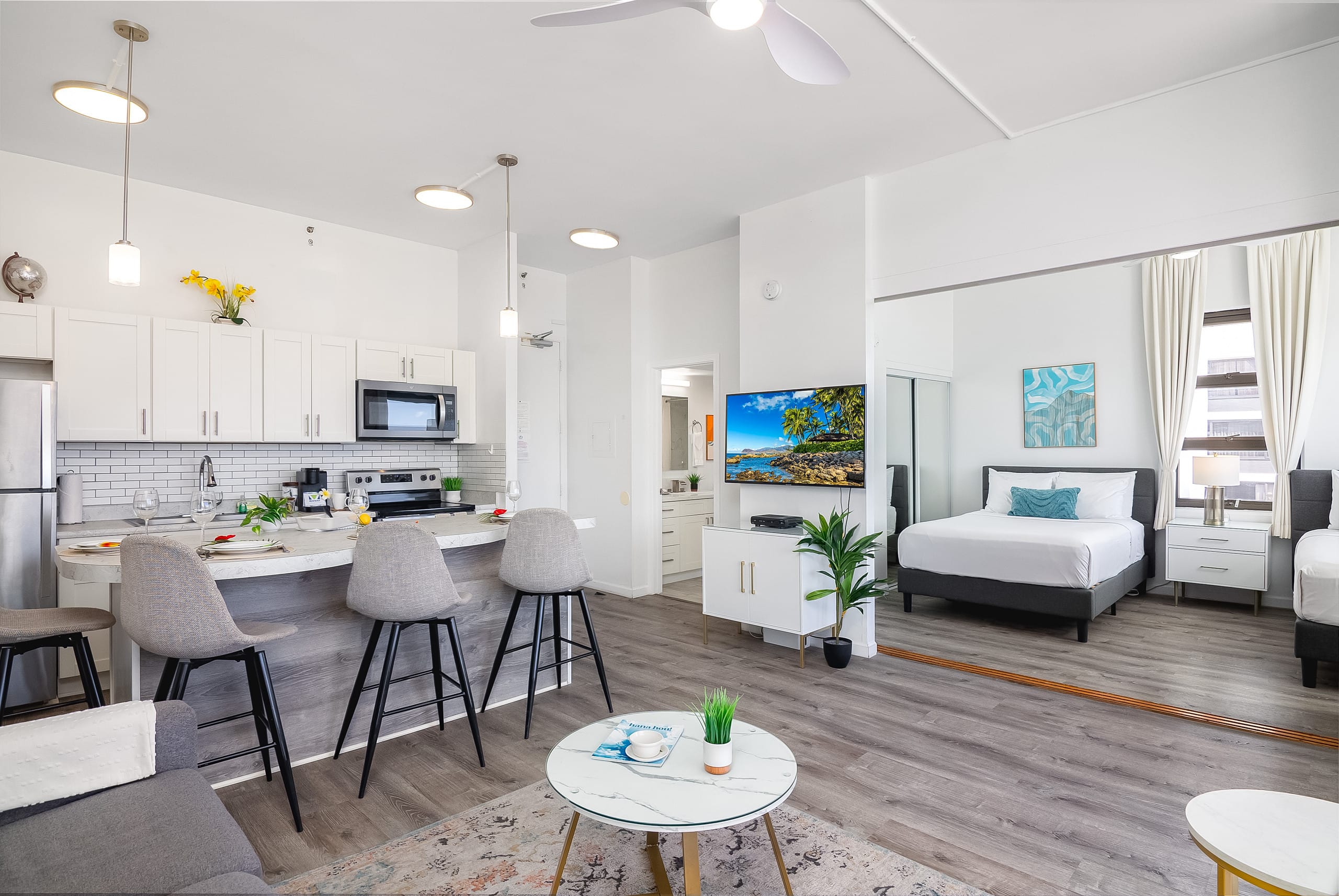 Condo in Honolulu · ★4.75 · 1 bedroom · 3 beds · 1 private bath - Image 3