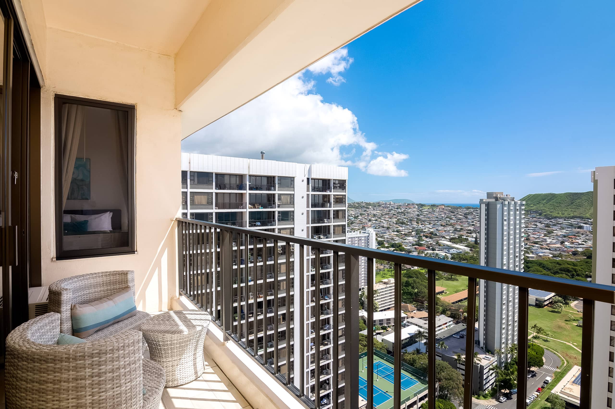 Condo in Honolulu · ★4.75 · 1 bedroom · 3 beds · 1 private bath - Image 51