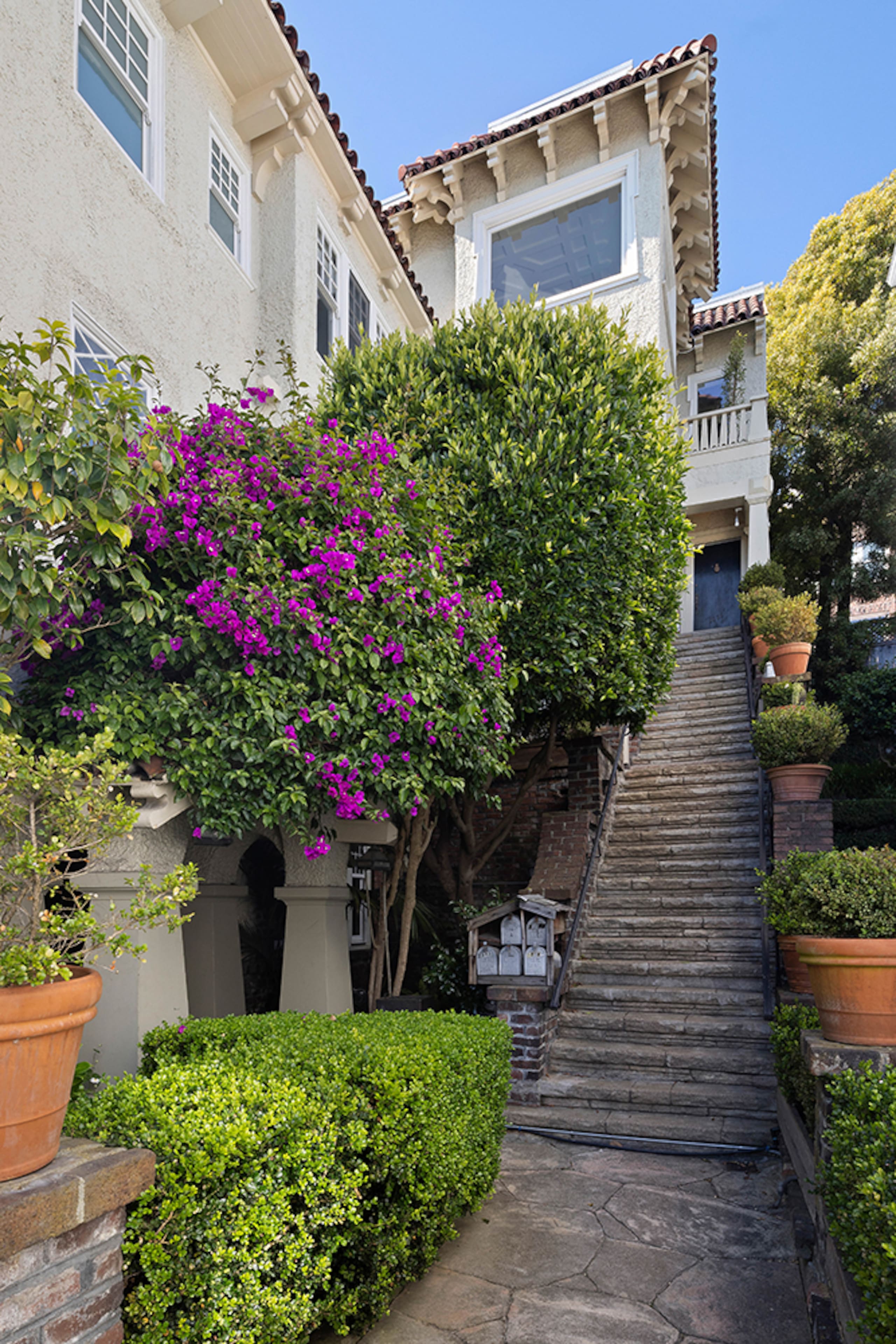 Condo in San Francisco · ★5.0 · 2 bedrooms · 2 beds · 1 bath - Image 35