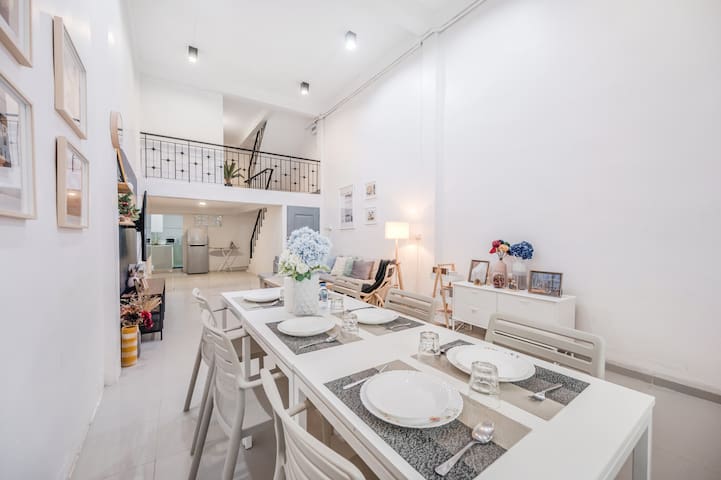 Bangkok Group Haven – 6BR Bangchak BTS | 12 sleeps gallery image 2