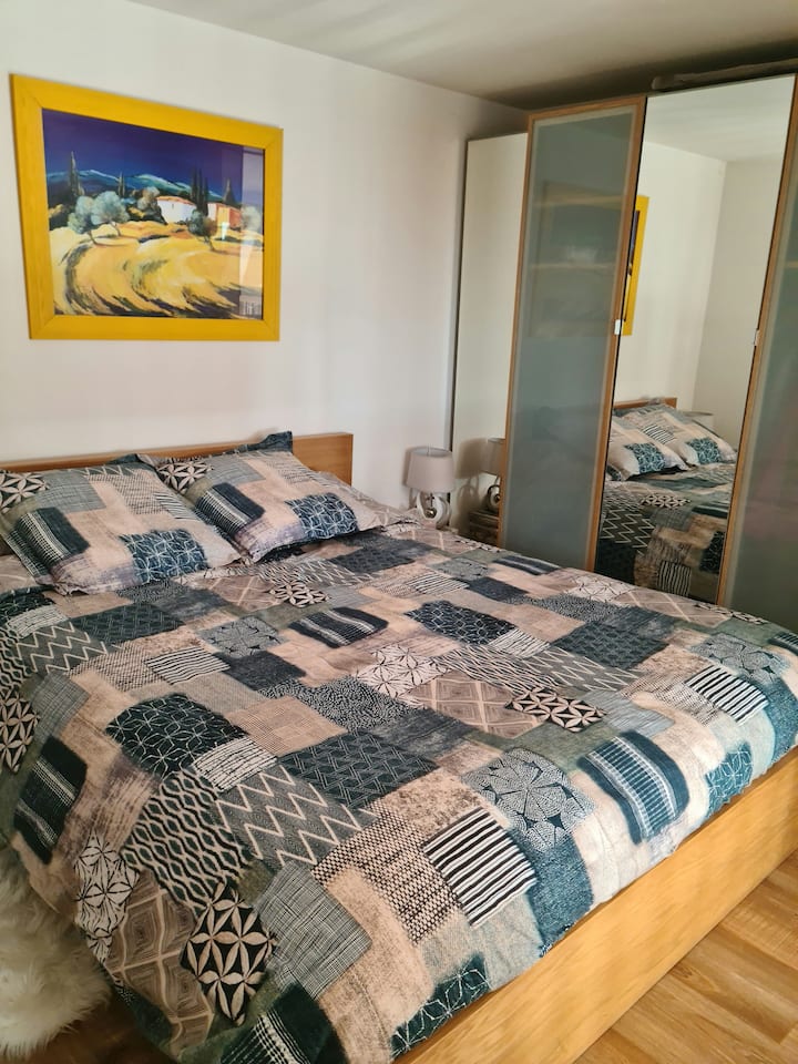 Lit Queen size - matelas neuf 