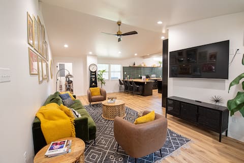 The Midtown Modern Maximalist - 4BD/3Bath