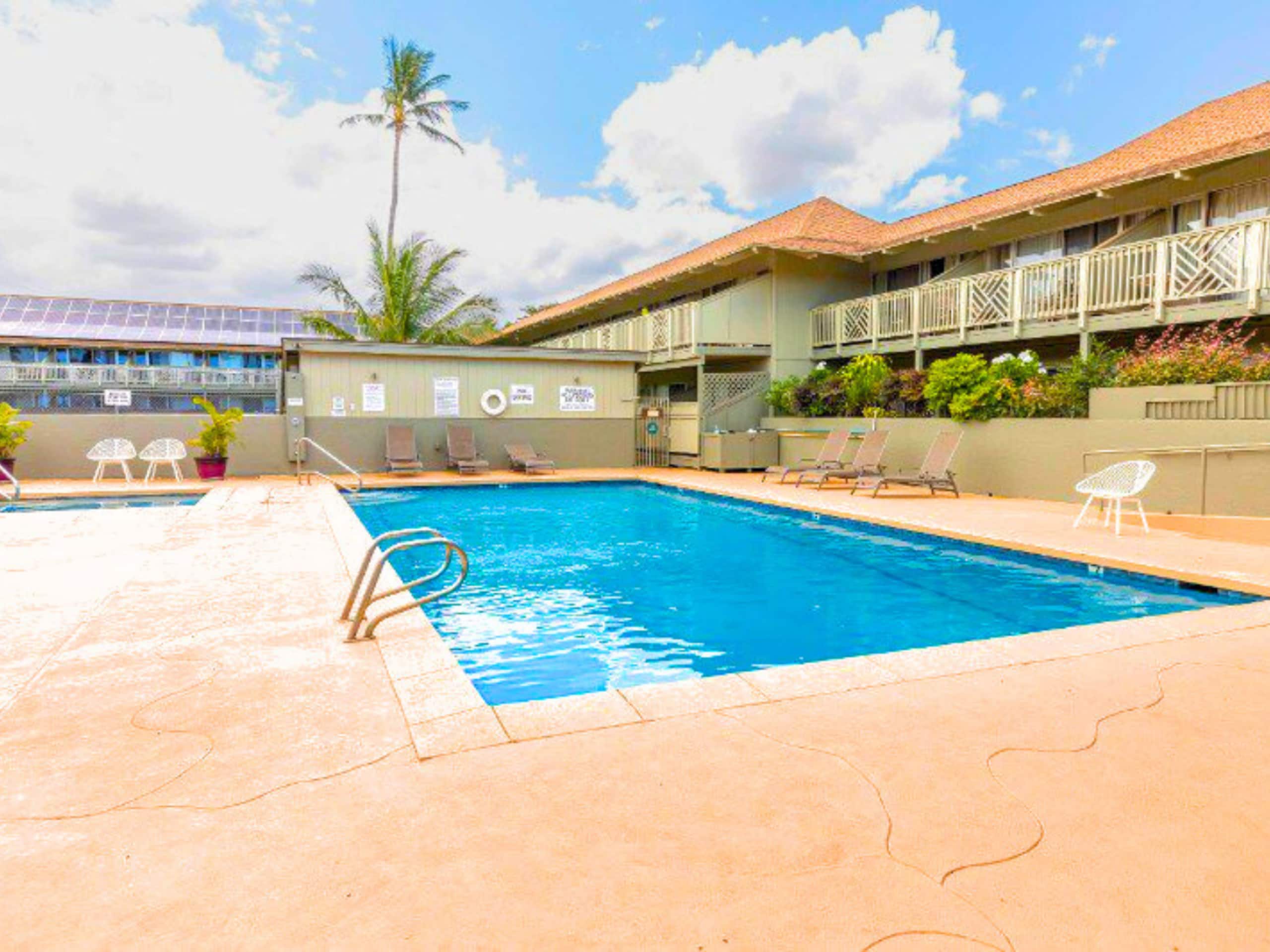100 steps from the beach! Tranquil Seaside Oasis - Image 6