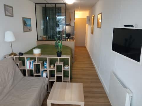 Top Airbnb: Nice studio with sea view J7 Perros Guirec 100 m from the beach in Perros Guirec
