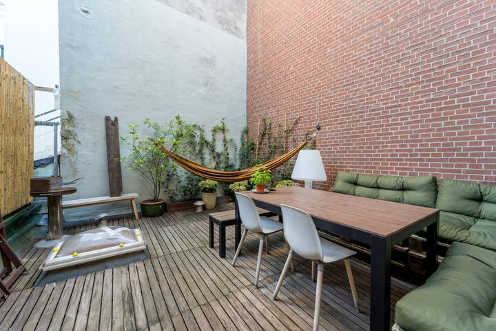 Former canal House – Jordaan – Centre of Amsterdam gallery image 3