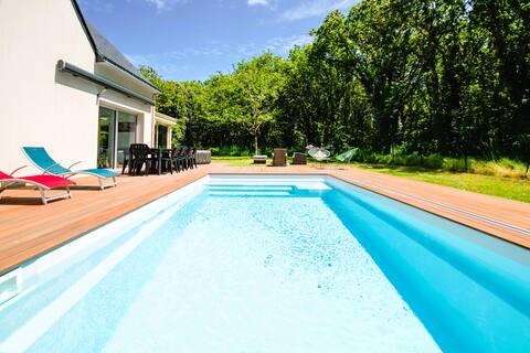 Villa with pool, spa, beach and shops within walking distance