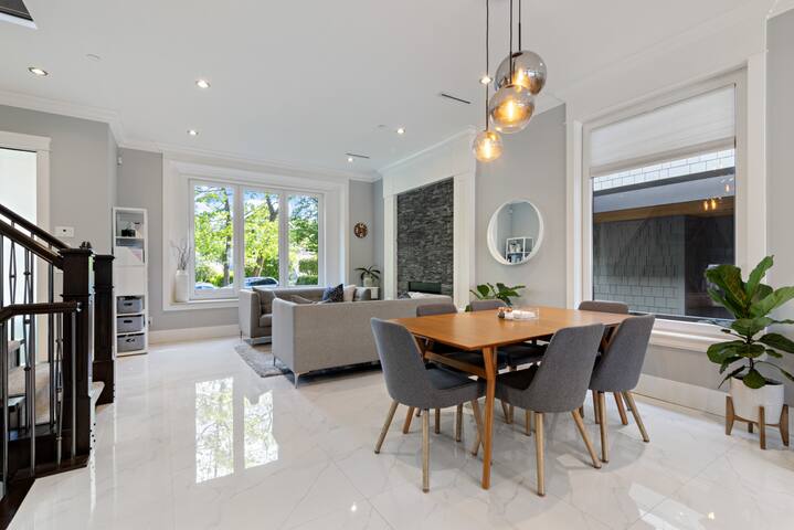 Luxury House in Kitsilano gallery image 2