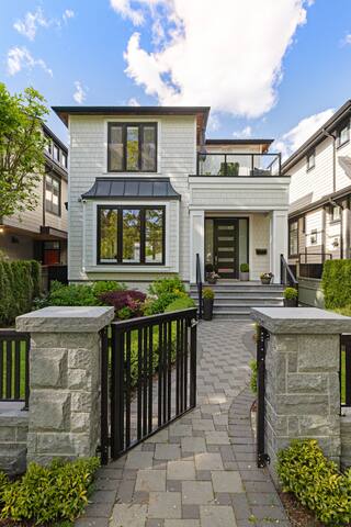Luxury House in Kitsilano gallery image 3