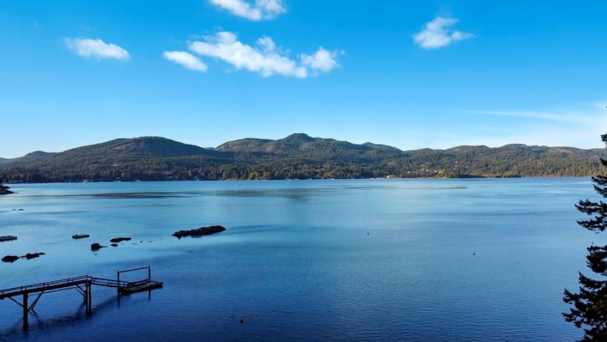 Waterfront Luxury Escape and Sauna