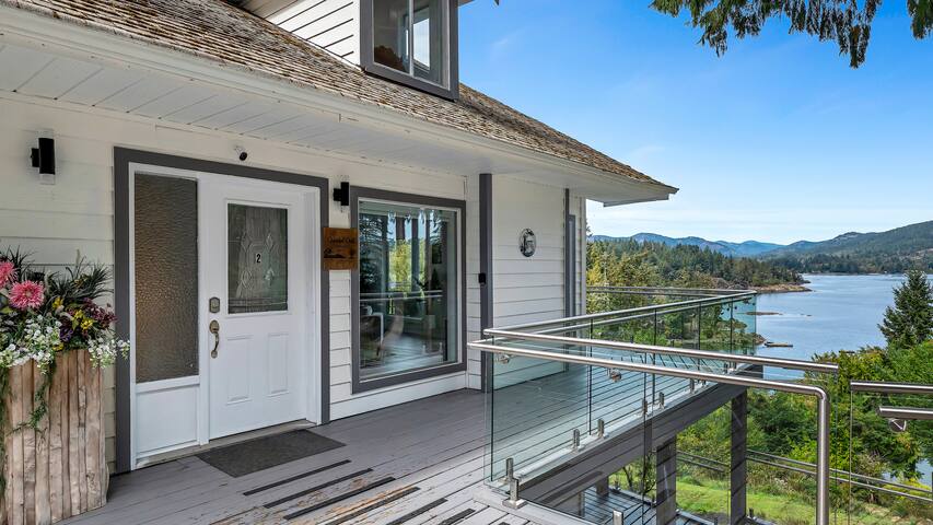 Waterfront Luxury Escape and Sauna gallery image 4