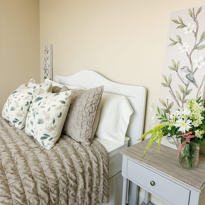 Queen Bed with Private Bathroom outside of the room + access to kitchenette (can make private with private entrance)