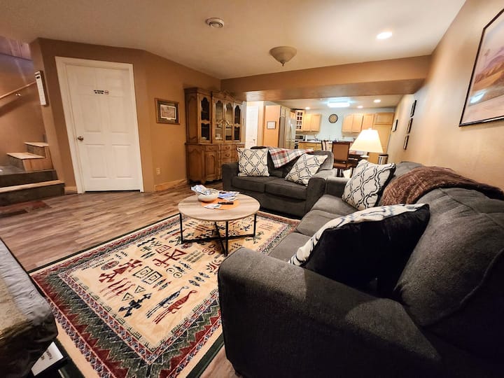 Sala de estar en el nivel inferior.