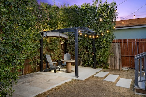 Modern 3BR Home | LA Valley | Free Parking