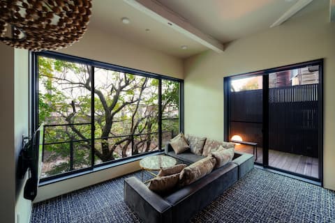 [Relaxing 12: 00 check-out] 180 ㎡ house/natural hot spring & footbath/large kitchen/karaoke/children