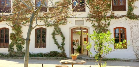 Charming house 3 km from Granada | Apt Torreón