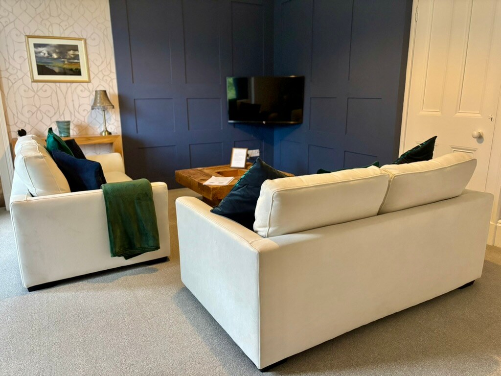 Top Airbnb: Spacious luxury superking apartment, free parking in Keswick