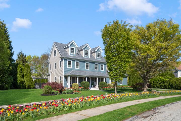 Holiday Getaway Near Newport & Coastal Golf