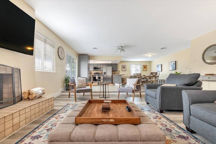 Stylish home with spa gallery image 2