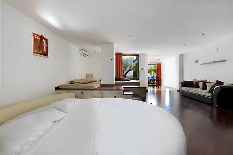 Swimming pool and panoramic sea view – OrangeBeat