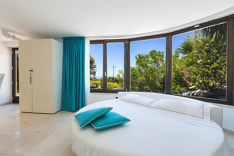 Swimming pool and panoramic sea view - BlueBeat