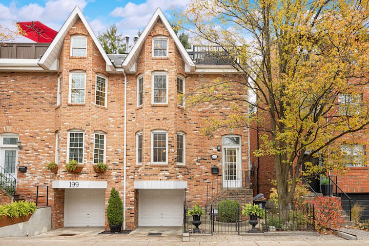 Downtown Gem | Free Parking + Private Rooftop Deck