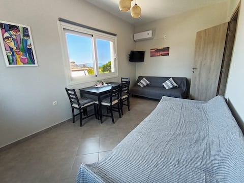 Top performing Airbnb: Next to Athens Airport - Self Check-In - Calm area in Περιφερειακή Ενότητα Ανατολικής Αττικής