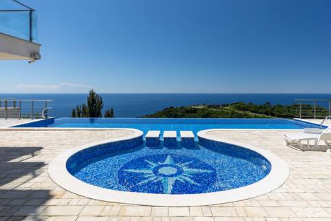 Apartment Altezza 3 with pool and best view