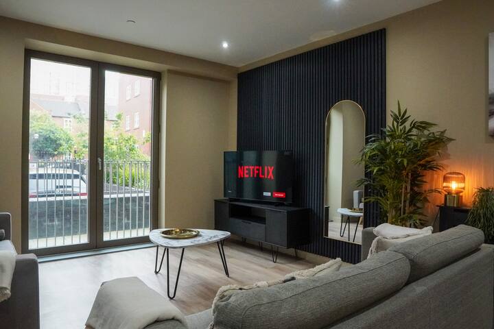 M1 Townhouse | Free Parking & Central Manchester gallery image 2