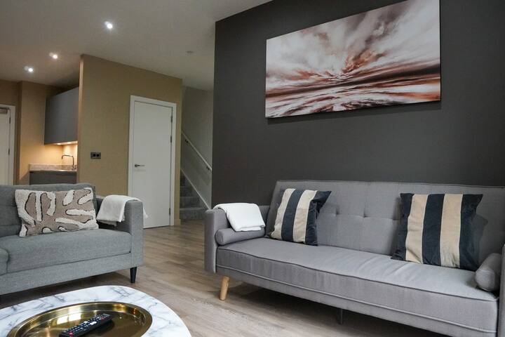M1 Townhouse | Free Parking & Central Manchester gallery image 3