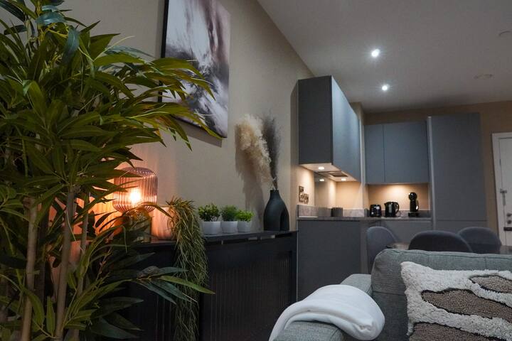 M1 Townhouse | Free Parking & Central Manchester gallery image 4