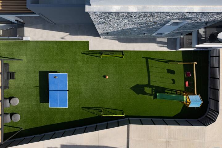 Monti Luxury Villa, with Heated Pool & Hot Tub gallery image 5