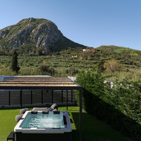 Monti Luxury Villa, with Heated Pool & Hot Tub gallery image 4