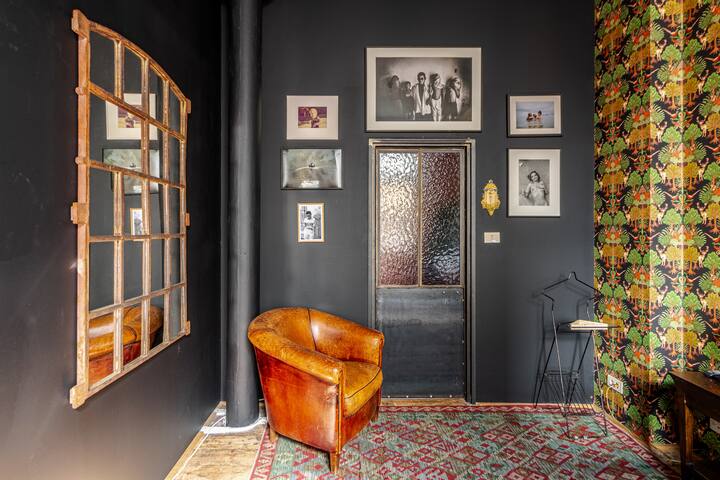 Great dark loft full of light – Central Brussels. gallery image 4