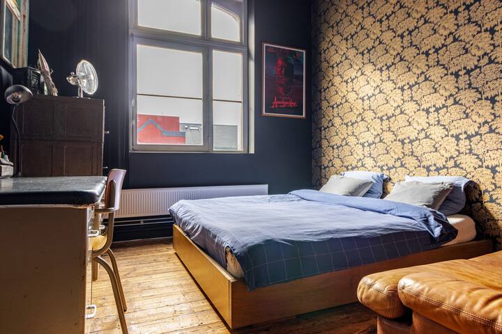 Great dark loft full of light – Central Brussels. gallery image 2