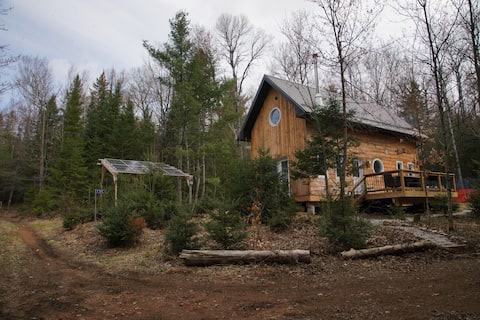 Cozy Offgrid Cabin on the River
