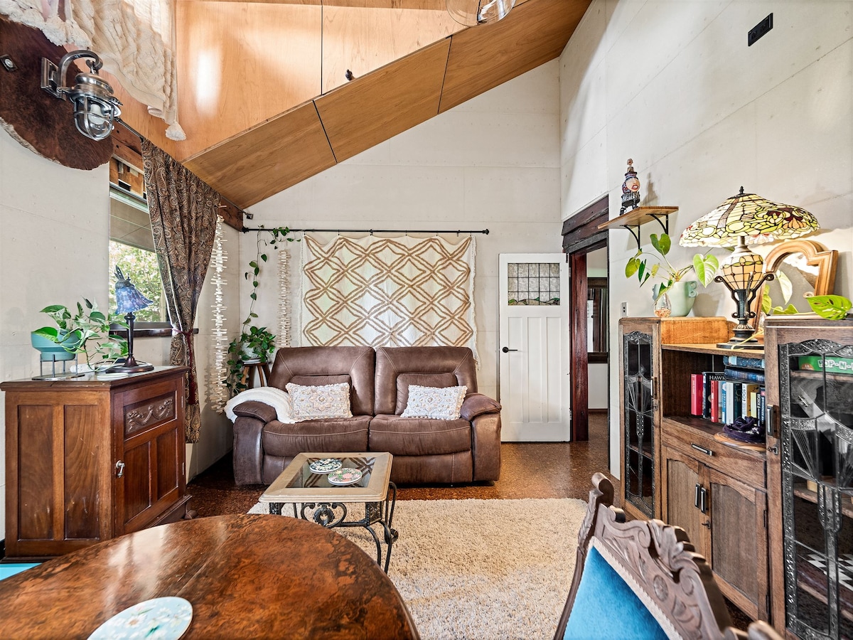 Top Airbnb: The Rose Window Romantic, bespoke & private in Margaret River