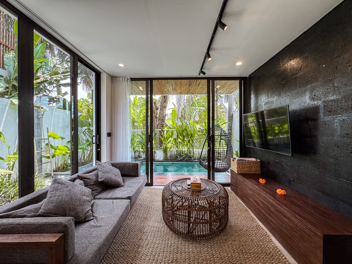 Villa in Pantai Nyanyi · ★4.73 · 2 bedrooms · 2 beds · 1 private bath, συγκρίσιμο Airbnb