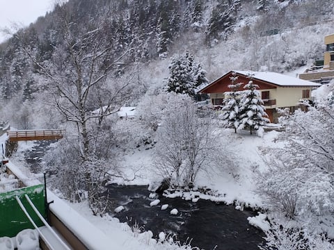 Andorra 5* near the river