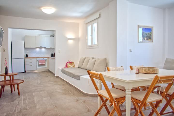 8' To The Beach, 75sq.m 2 Bed Suite W Private Yard