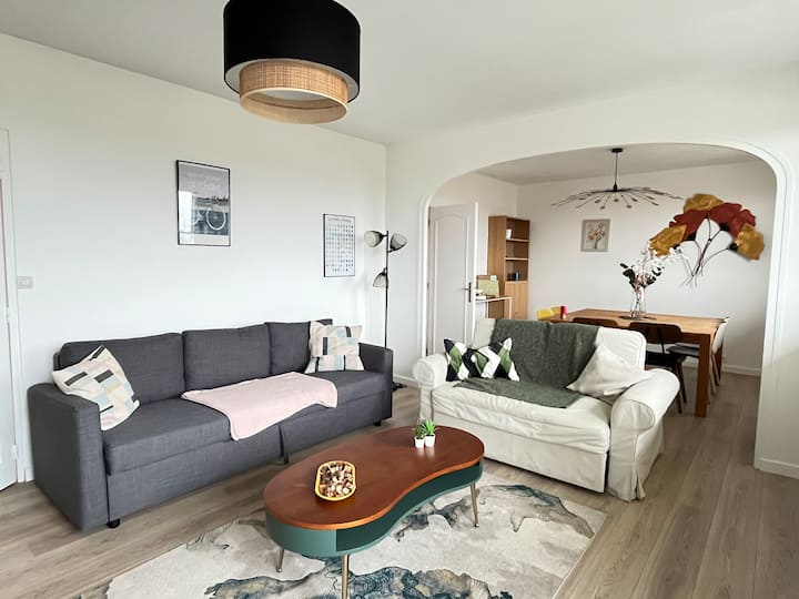 Pohodlná obývacia izba s rozkladacou pohovkou
Teplý priestor, kde si môžete oddýchnuť počas dňa a v noci si vychutnať prístelku.

