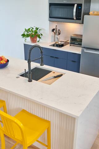 Modern 2BR Treetop Oasis on Historic Logan Circle gallery image 5