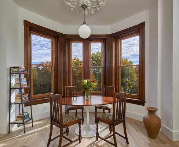 Modern 2BR Treetop Oasis on Historic Logan Circle gallery image 4