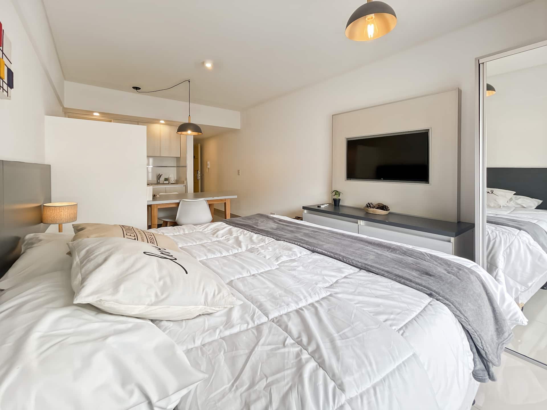 Double studio apartment with balcony in Monserrat
