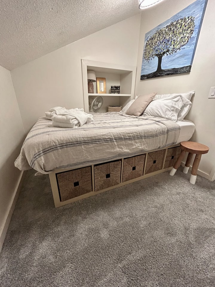 Čitaonica s bračnim krevetom (160x200) – treći kat.
Djeca vole ovu prostoriju. 