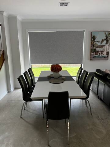 Modern and Spacious Retreat gallery image 5