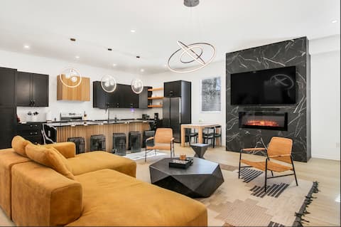 Top performing Airbnb: Modern Group House | Sleeps 12 w/ Hidden Room in Hunter Hills