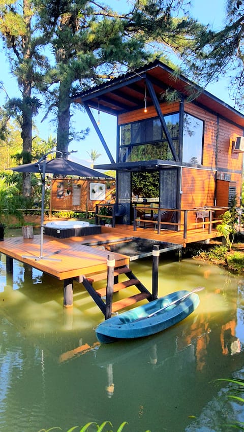 Bungalow with hydromassage on the lake in Serra Gaúcha